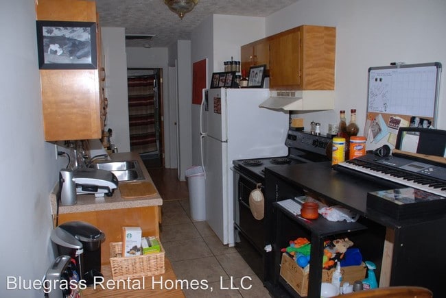 Building Photo - 2 br, 1 bath Apartment - 1348 Royalty Court