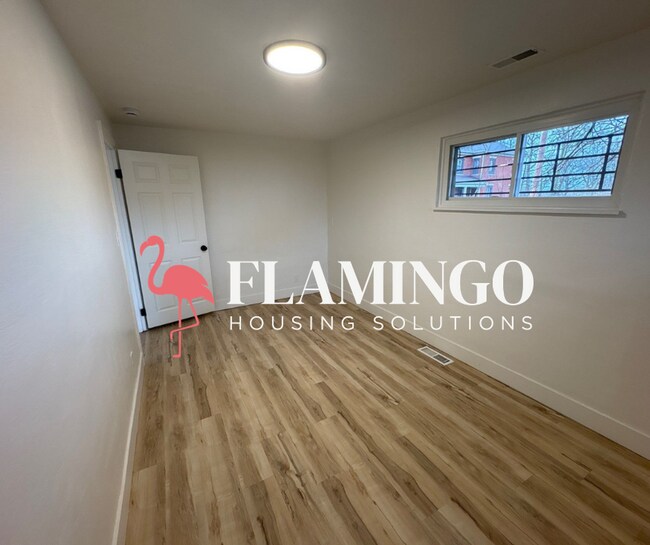 Building Photo - 305 Mercer Ave