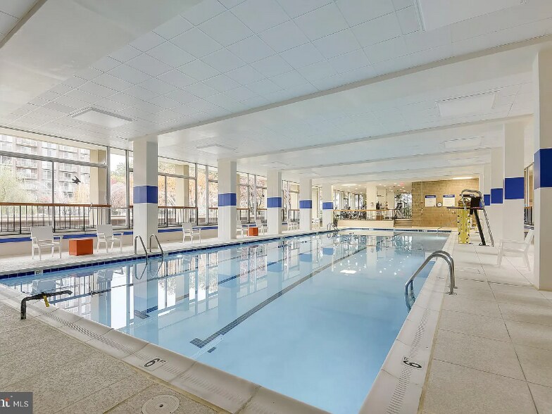 Indoor pool - 510 N St SW