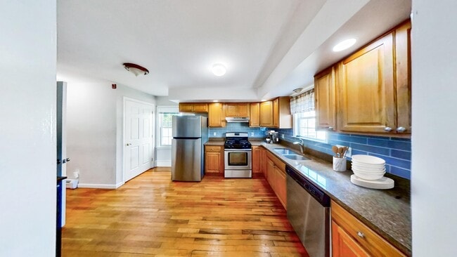Building Photo - 38 Juniper St