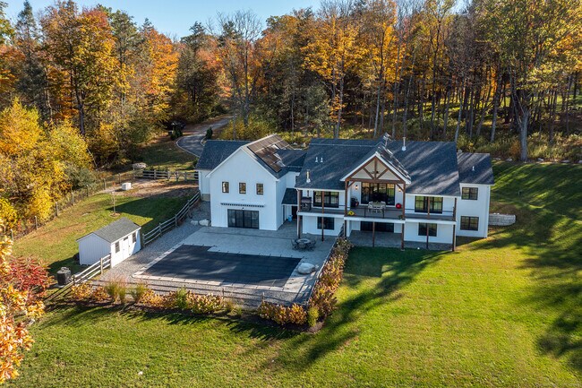 Primary Photo - 42 Pond Ridge Rd