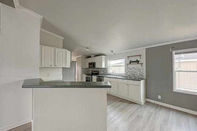 Building Photo - 120 Silver Peak Dr