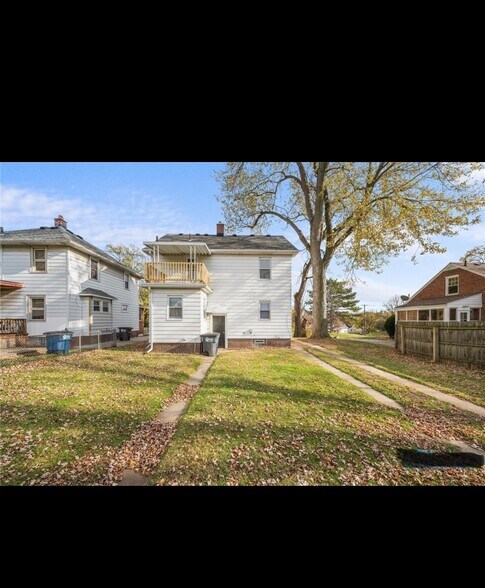 Backyard, 2nd floor patio - 476 Shasta Dr