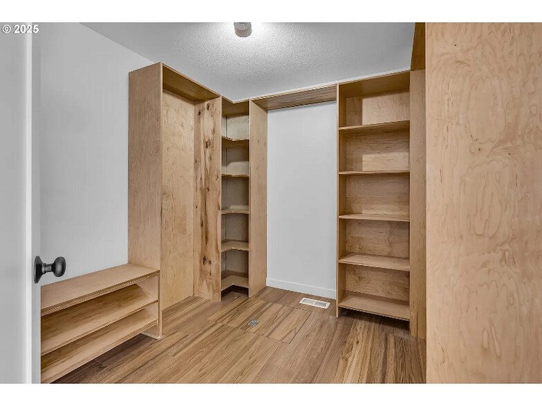 Building Photo - 5375 NW Edgebrook Pl