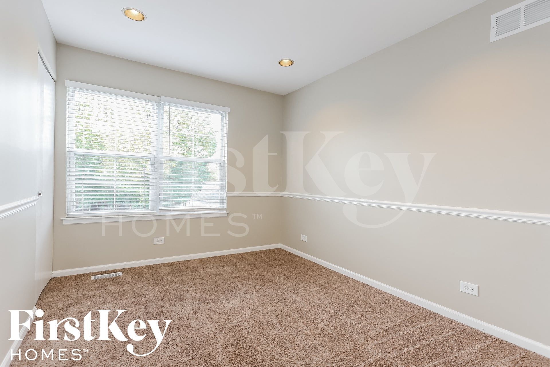 Building Photo - 298 N Crooked Lake Ln