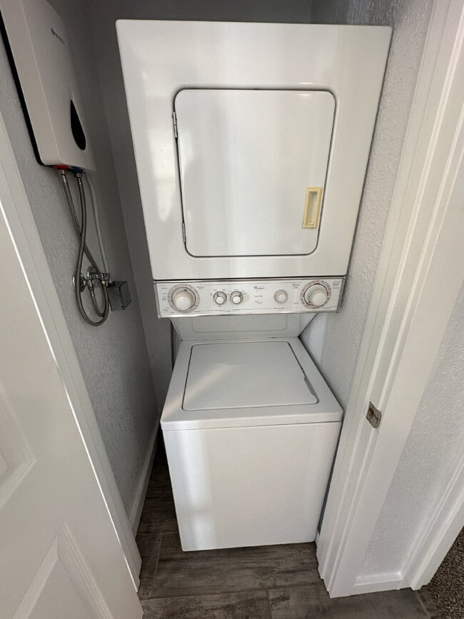 Building Photo - "Charming Little 3-Bedroom Gem on North 5th Street with Elegant Granite Touches!"