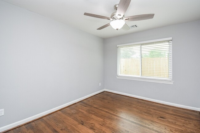 Building Photo - 7926 Ridgeview Dr