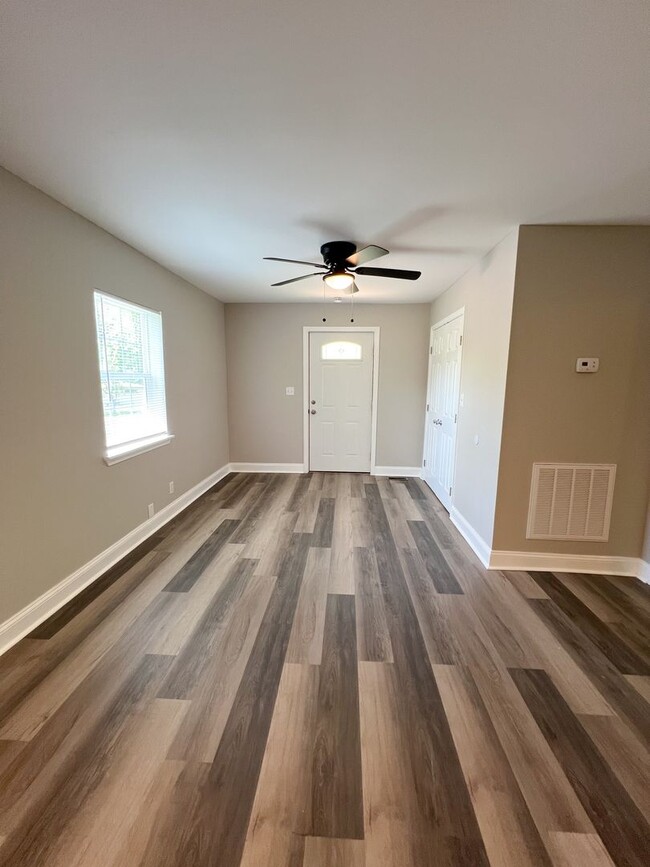 Building Photo - Renovated 2 Bed, 2 Bath Home Off Madison S...