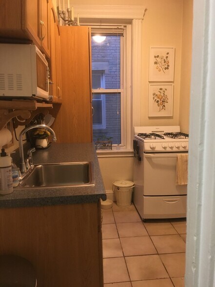 Building Photo - 364 Riverway