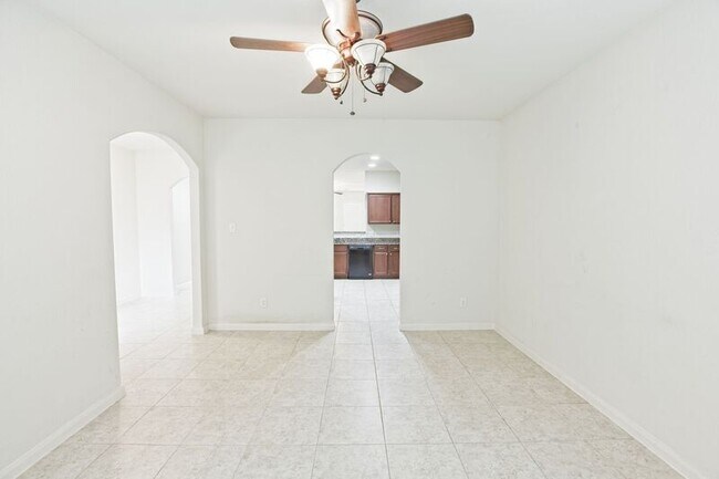 Building Photo - 1829 Persimmon Dr