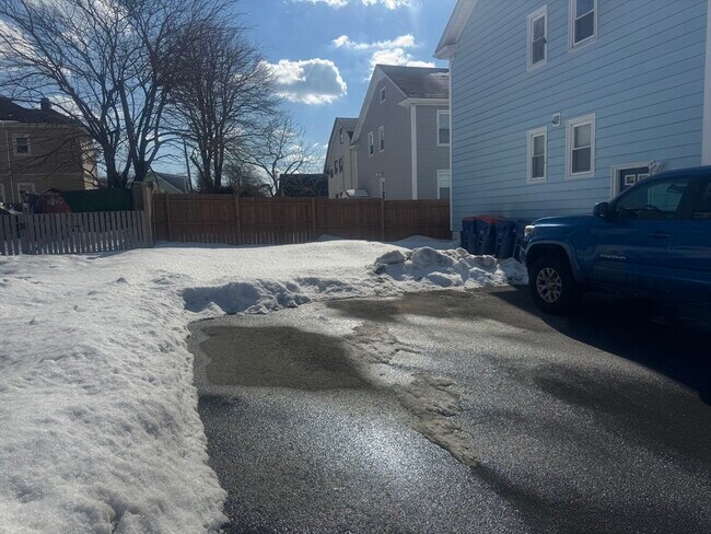 Building Photo - 67 Sycamore St