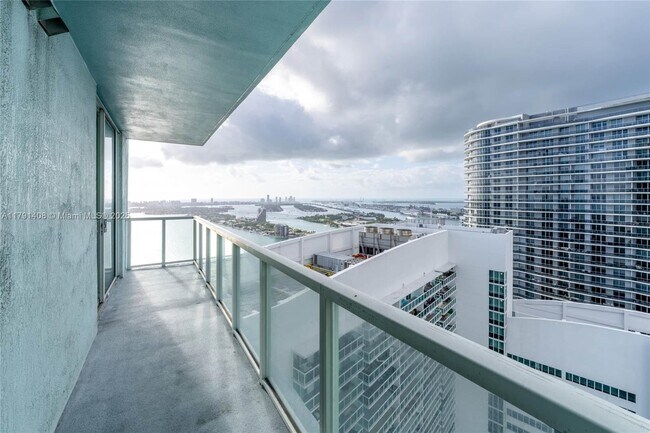 Building Photo - 1900 N Bayshore Dr