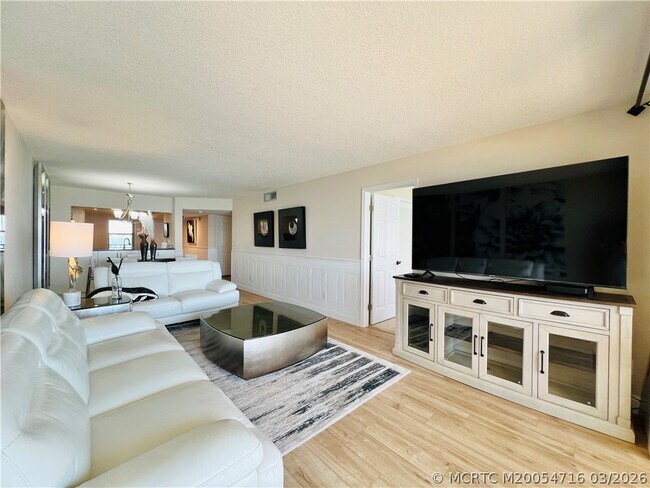 Building Photo - 10044 S Ocean Dr