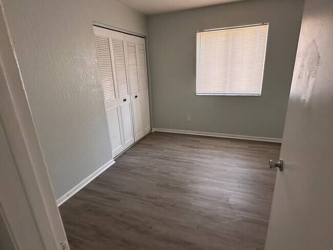 Building Photo - 2100 Forest Knoll Dr NE
