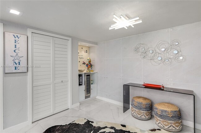 Building Photo - 465 Ocean Dr