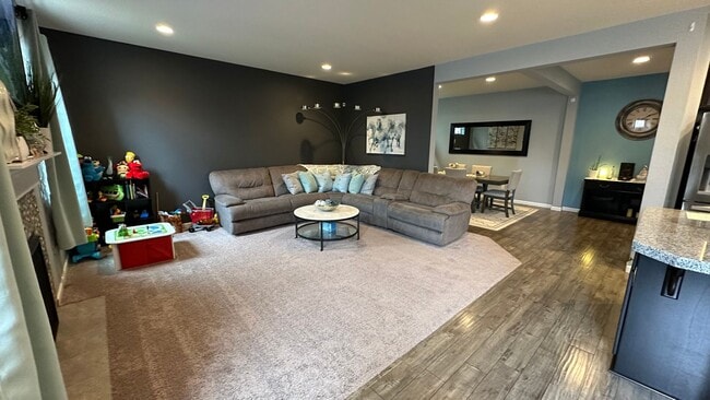 Building Photo - Gorgeous Corner lot 4 bed home! Happy Vall...