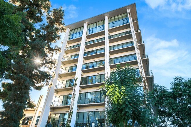 Building Photo - 1115 W Sunset Blvd