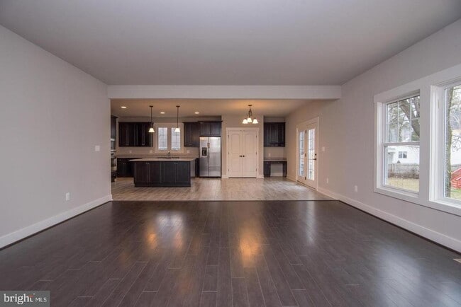 Building Photo - 6928 Regent Ln