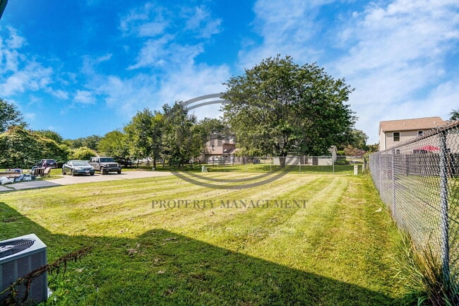 Building Photo - 3540 Willow Run Dr