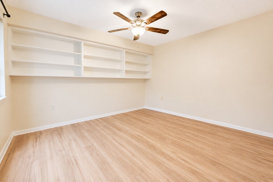 Building Photo - 1304 13th Ln