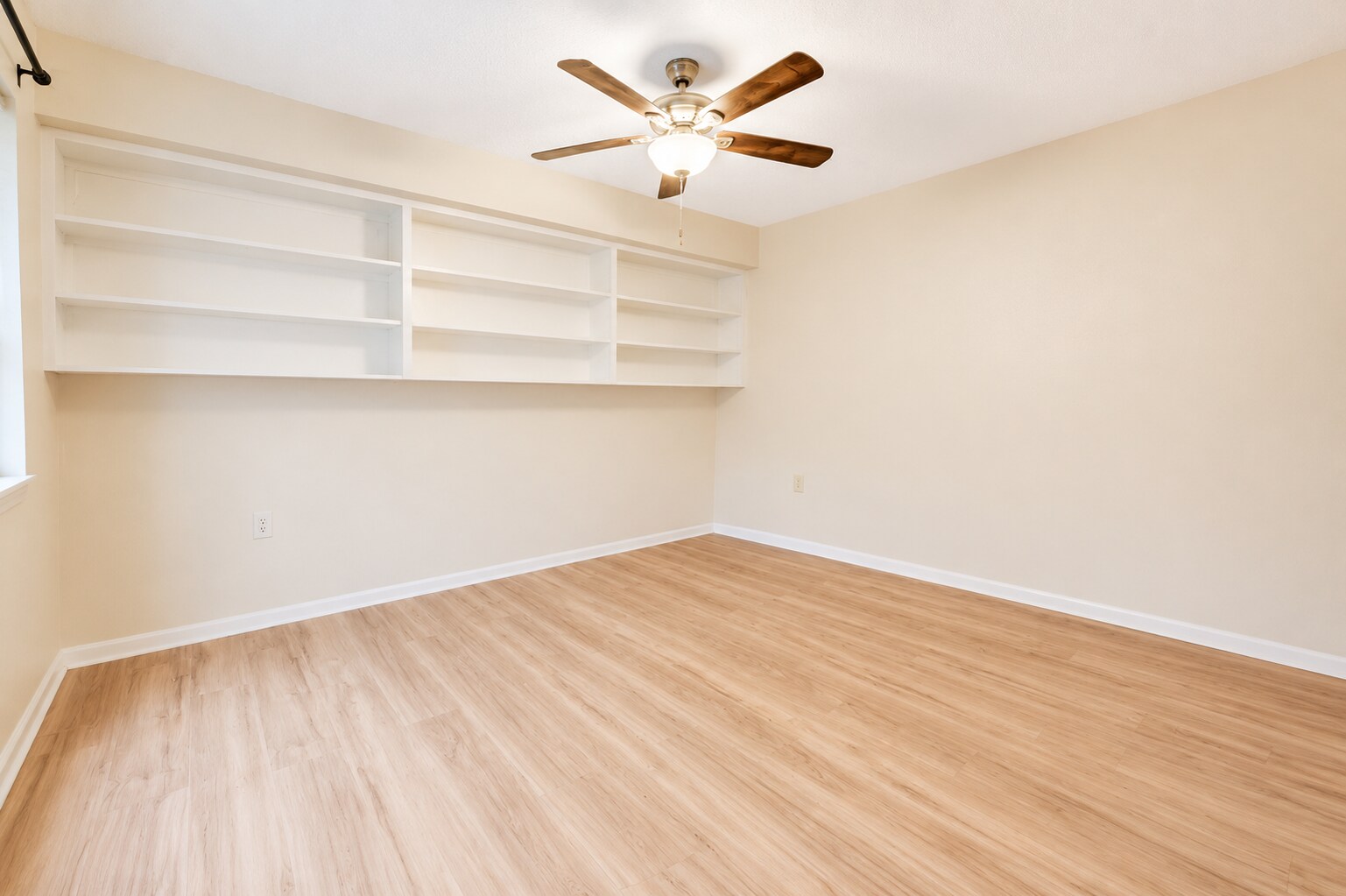 Building Photo - 1304 13th Ln