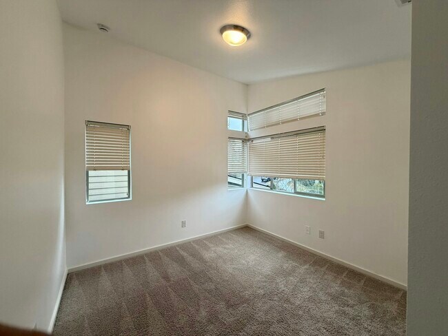 Building Photo - 18707 107th Ave SE