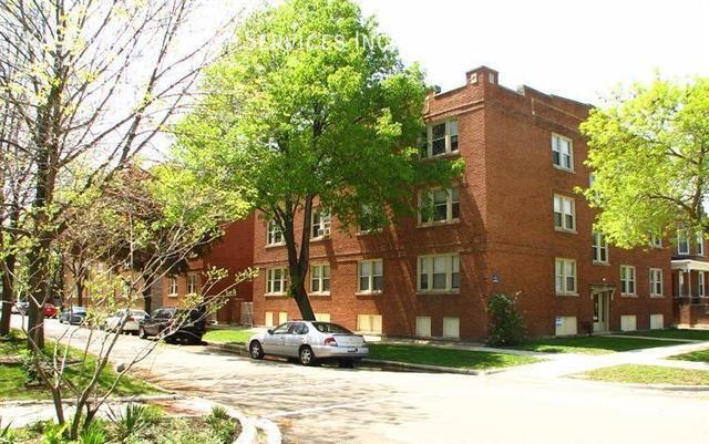 Building Photo - Beautiful Portage Park 2 bed - Heat Includ...