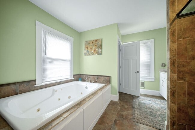 Building Photo - Spacious 3BR House in Tarboro