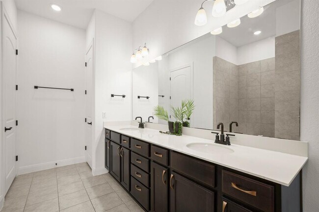 Building Photo - 385 Barnhill Lp