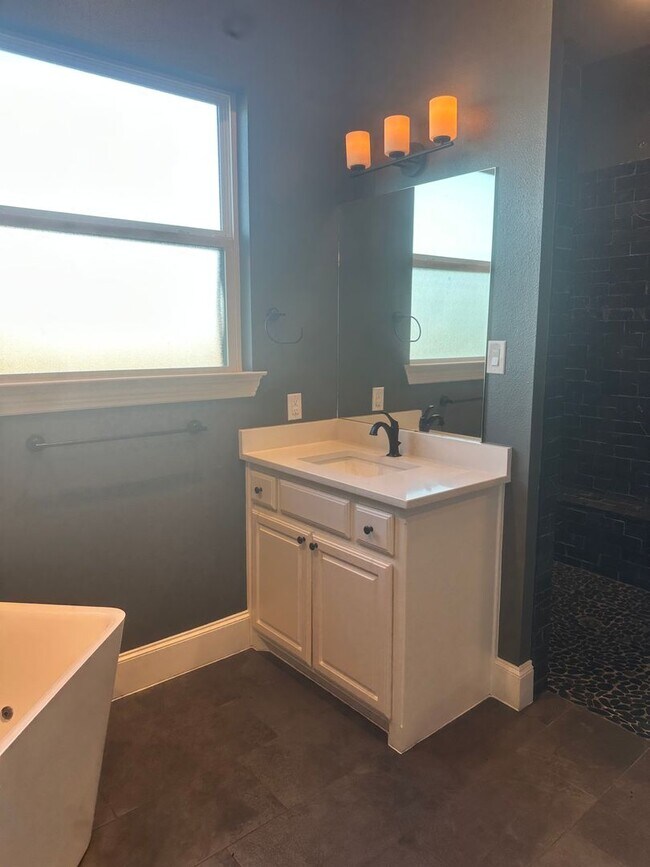 Building Photo - open concept 4bd - rent to own