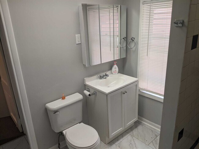 Building Photo - 1943 New Hackensack Rd