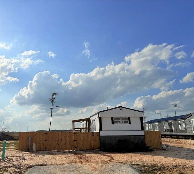 Building Photo - 1133 Rd 5823