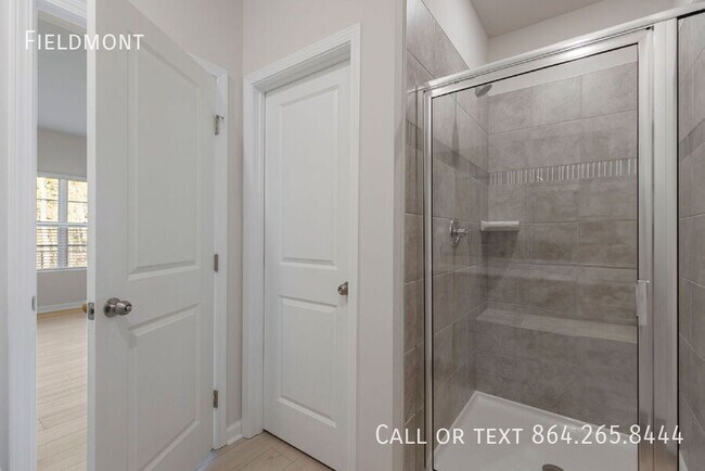 Building Photo - 211 Backstay Ln