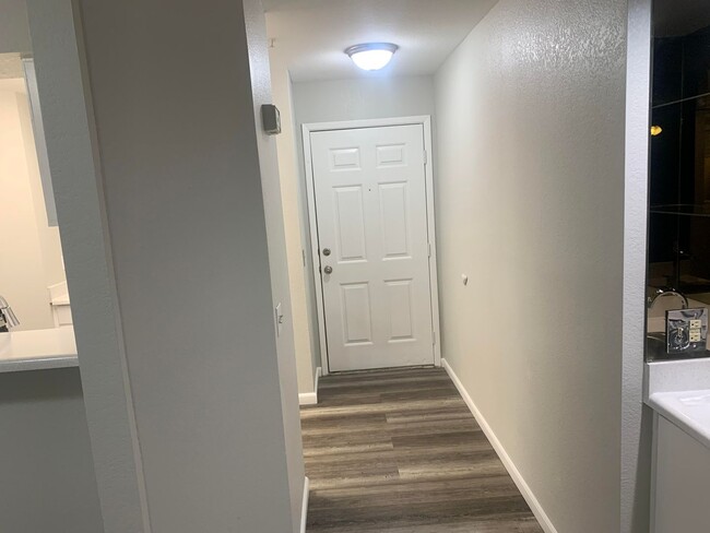 Building Photo - 2 bedroom condo in Laughlin!