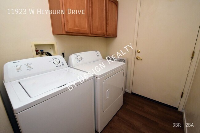 Building Photo - Rancho Marana 3 Bed 2 Bath + Den