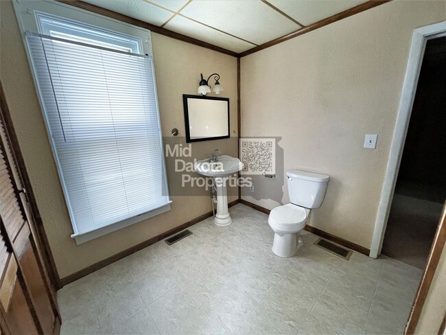 Building Photo - 517 N Duff-3 Bedroom House