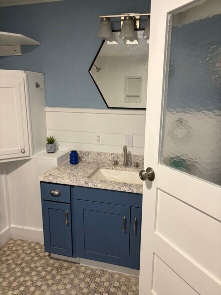 Building Photo - 5329 Cherry St