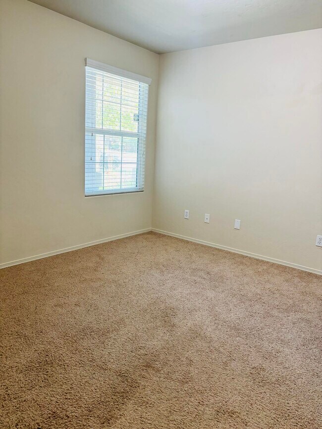 Building Photo - 1407 W Burgundy Ct