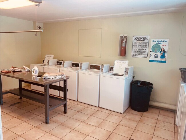 Building Photo - 5605 SW 80th St