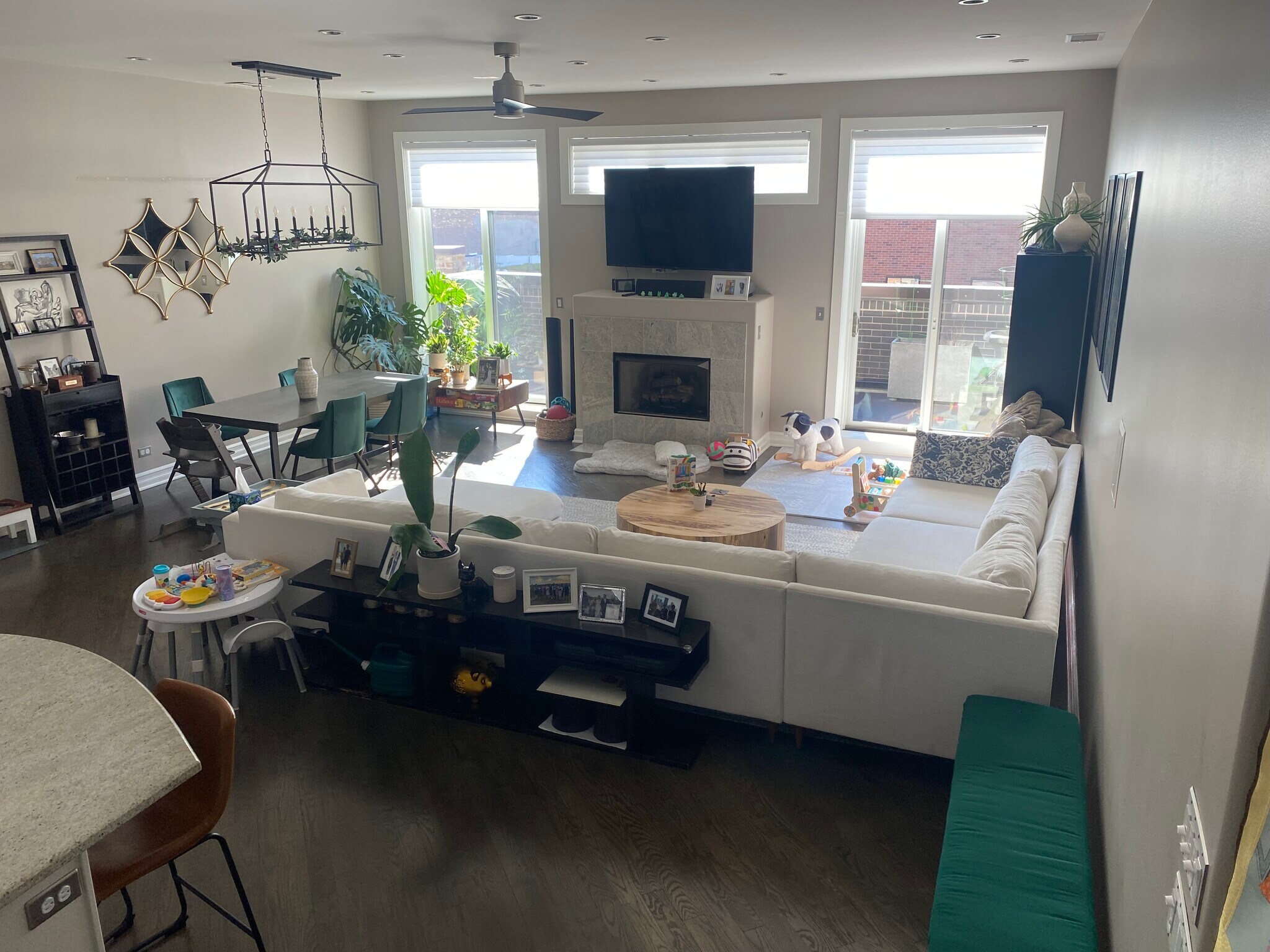 Living room with dining area - 1631 N Milwaukee Ave