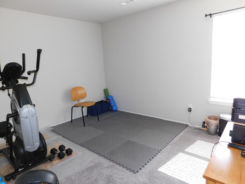 Third bedroom can also support a queen size! - 4656 W Fairbanks Way