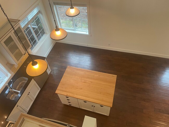 Building Photo - Desirable Langley Home Minutes From Downtowm!