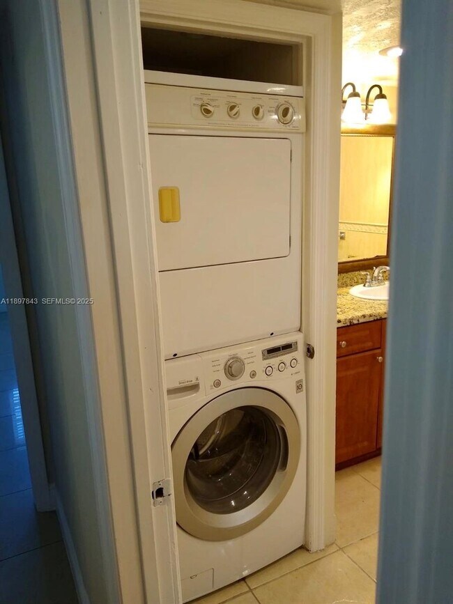 Building Photo - 7410 SW 82nd St