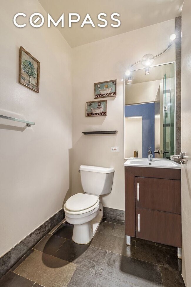 Building Photo - 99 John St