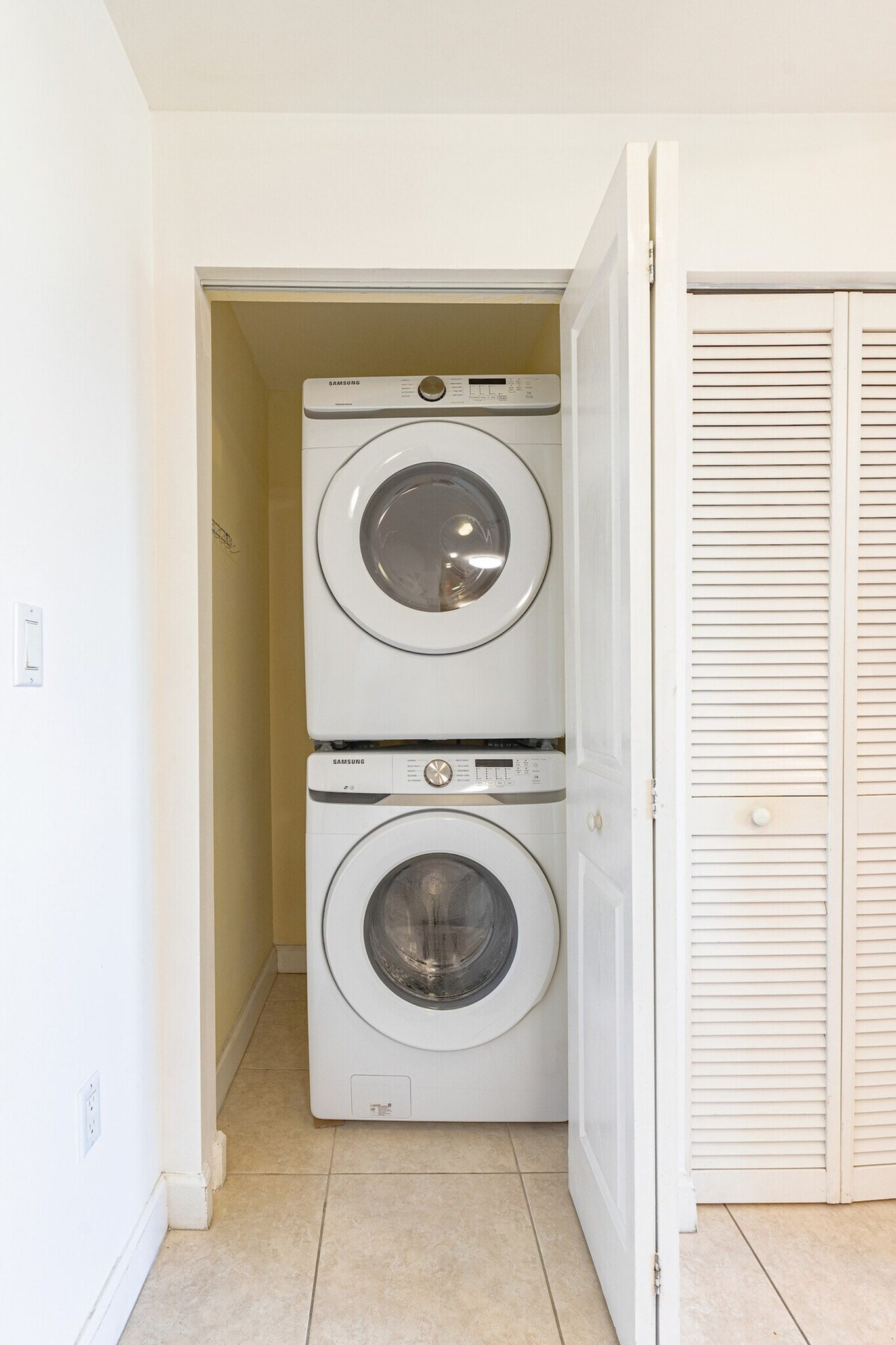 Building Photo - 2280 SW 32nd Ave