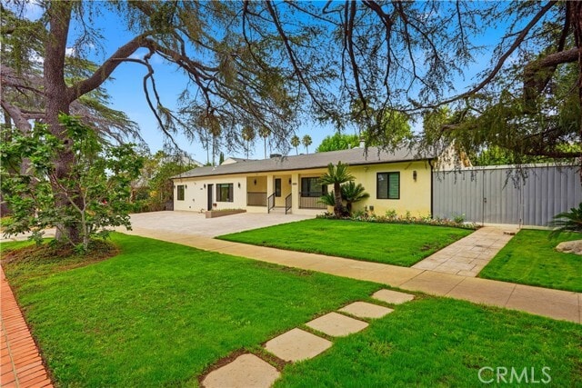 Building Photo - 10913 White Oak Ave
