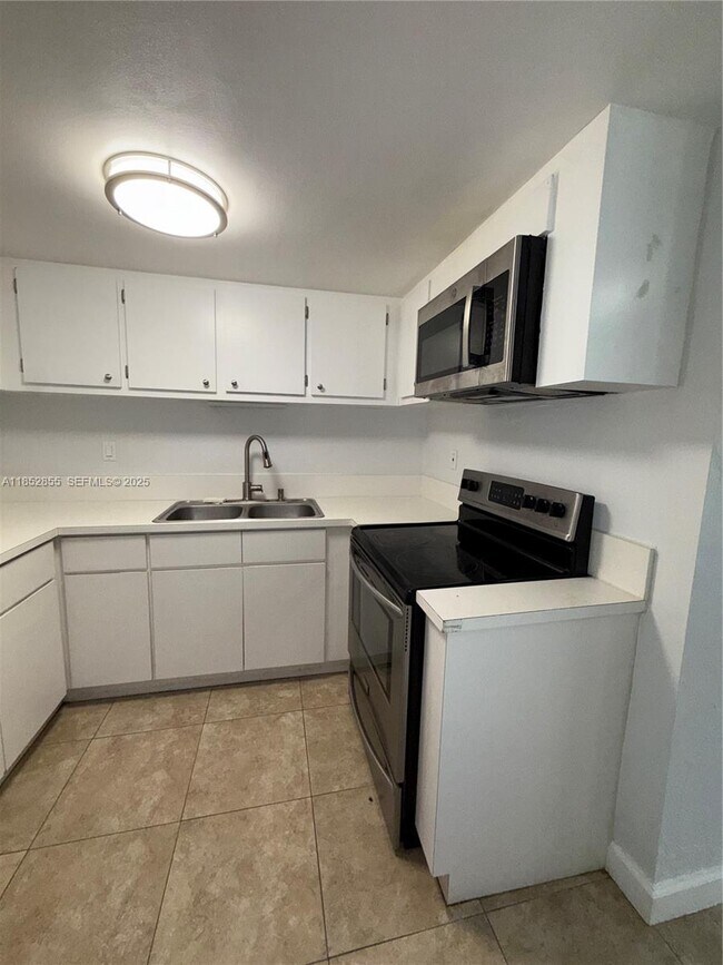 Building Photo - 5780 SW 61st St