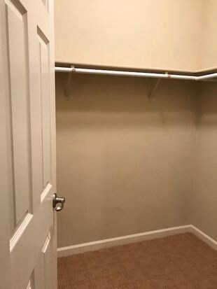 Walking Closet - 8520 Kern Ave