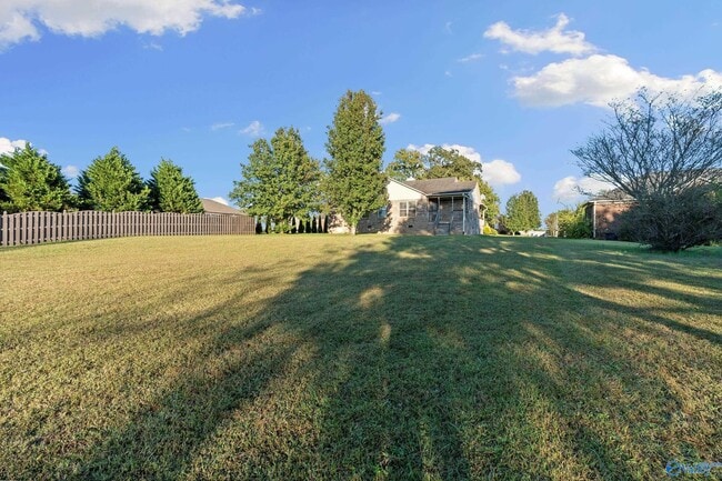 Building Photo - 102 Compass Hill Cir