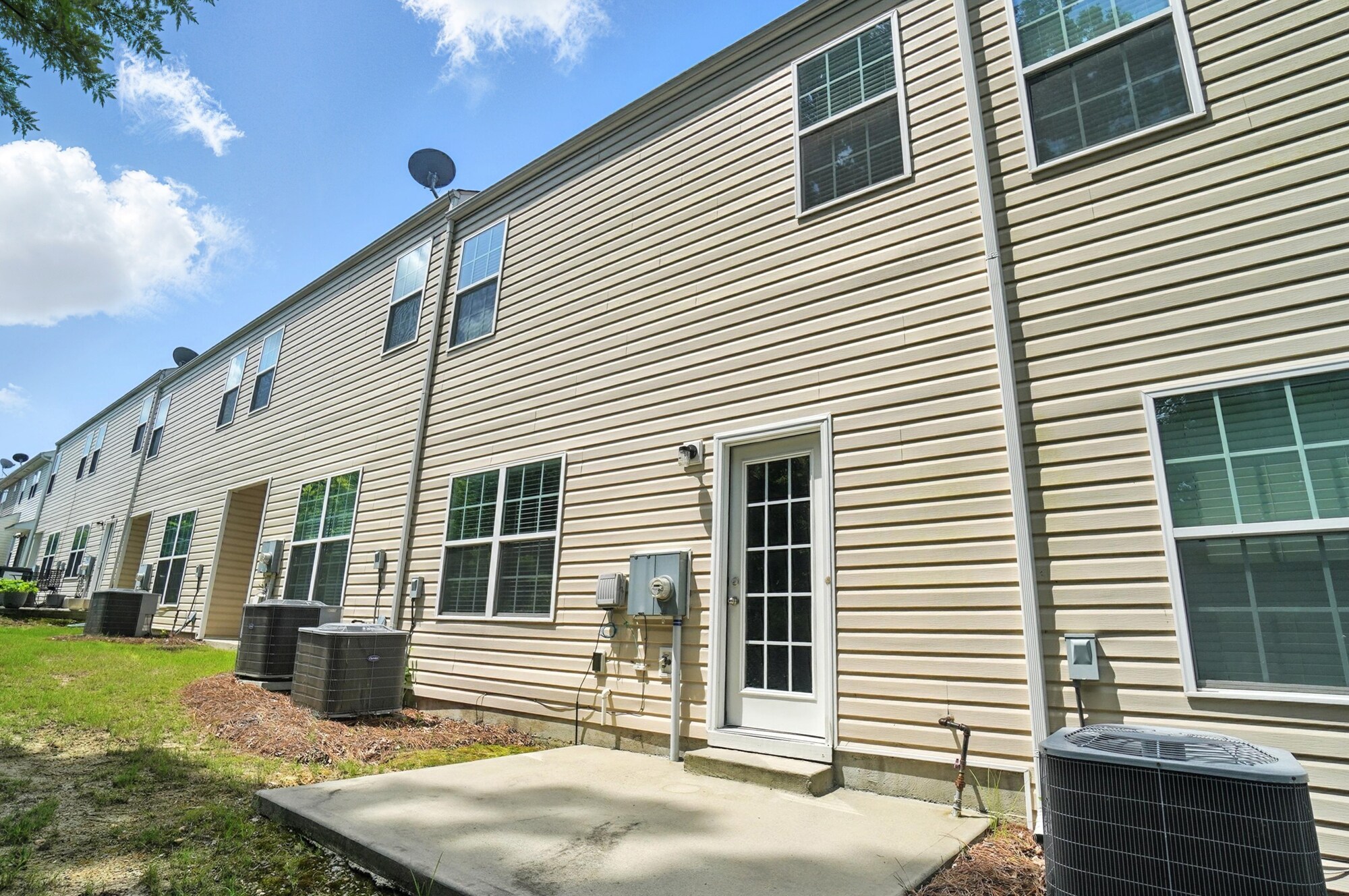Building Photo - 4020 Queensbridge Rd